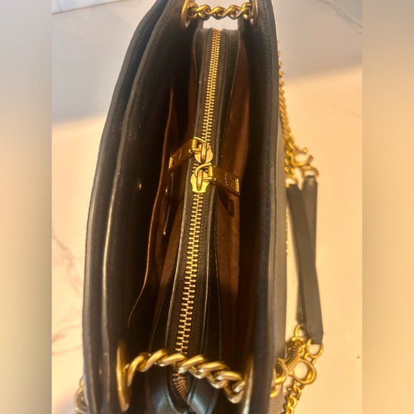 Coach black leather classic shoulder bag, chain and leather strap, gently used - Picture 5 of 8